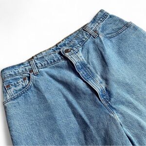 Levi’s 550 Relaxed Fit Tapered Leg jeans in size 18 Reg M